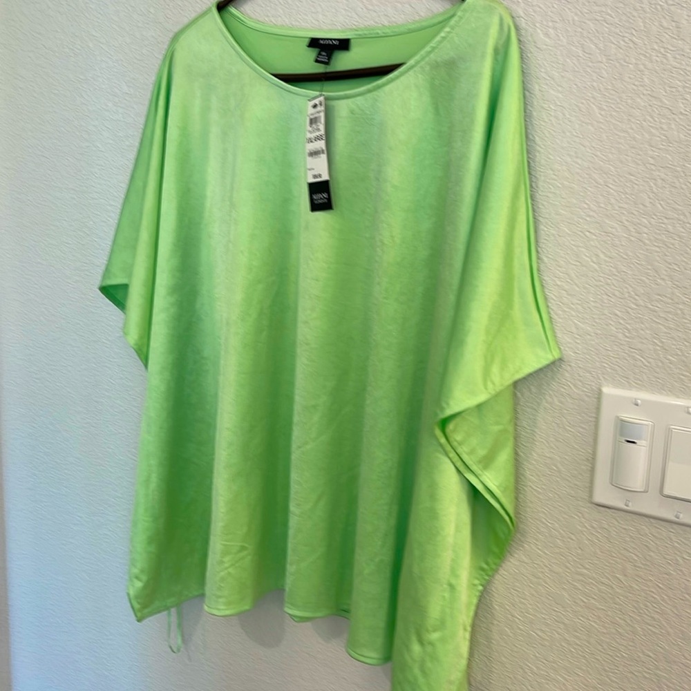 Brand new top - women’s summer green top